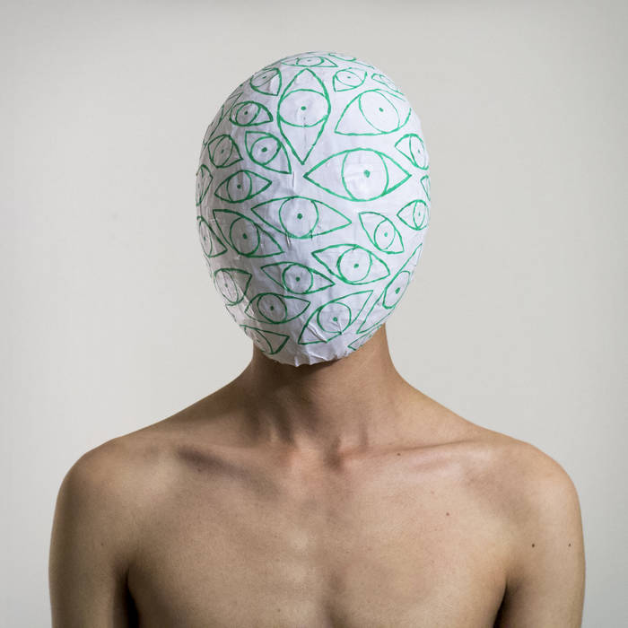 A la tierna indiferencia del mundo (2015)