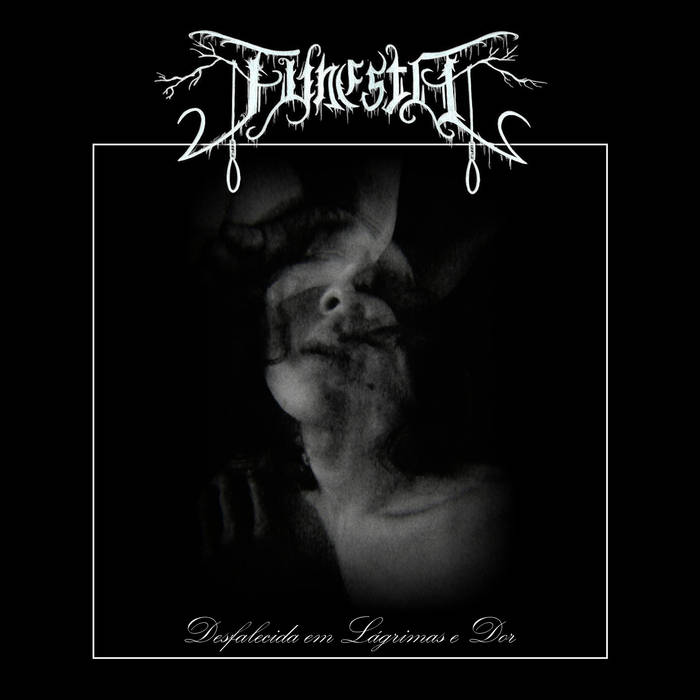 Desfalecida em Lágrimas e Dor